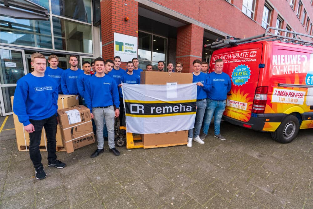 Holland Warmte geeft een nieuwe cv-ketel en warmtepomp kado aan het Techniek College Rotterdam!